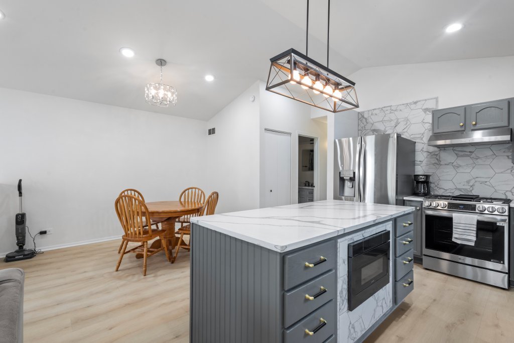 687 Serendipity Drive, Aurora, IL 60504