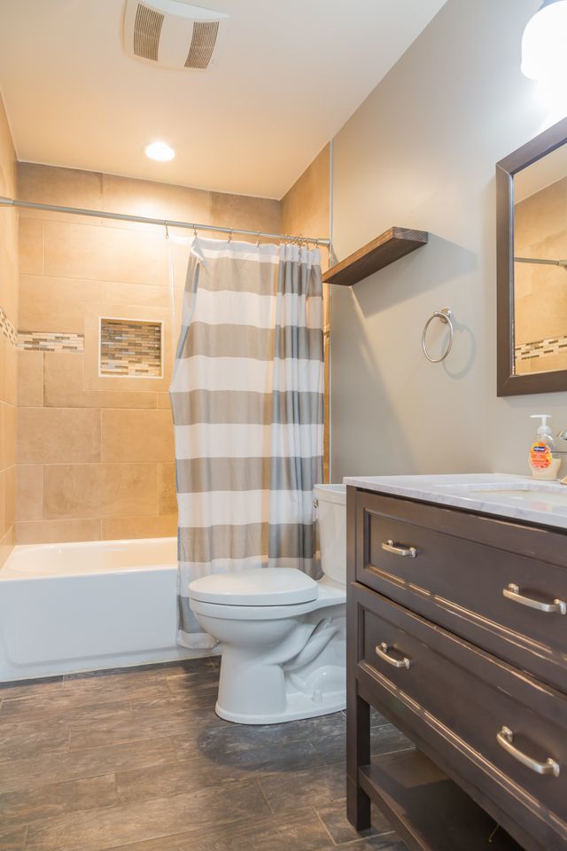 38W530 HOPPS Road, Elgin, IL 60124