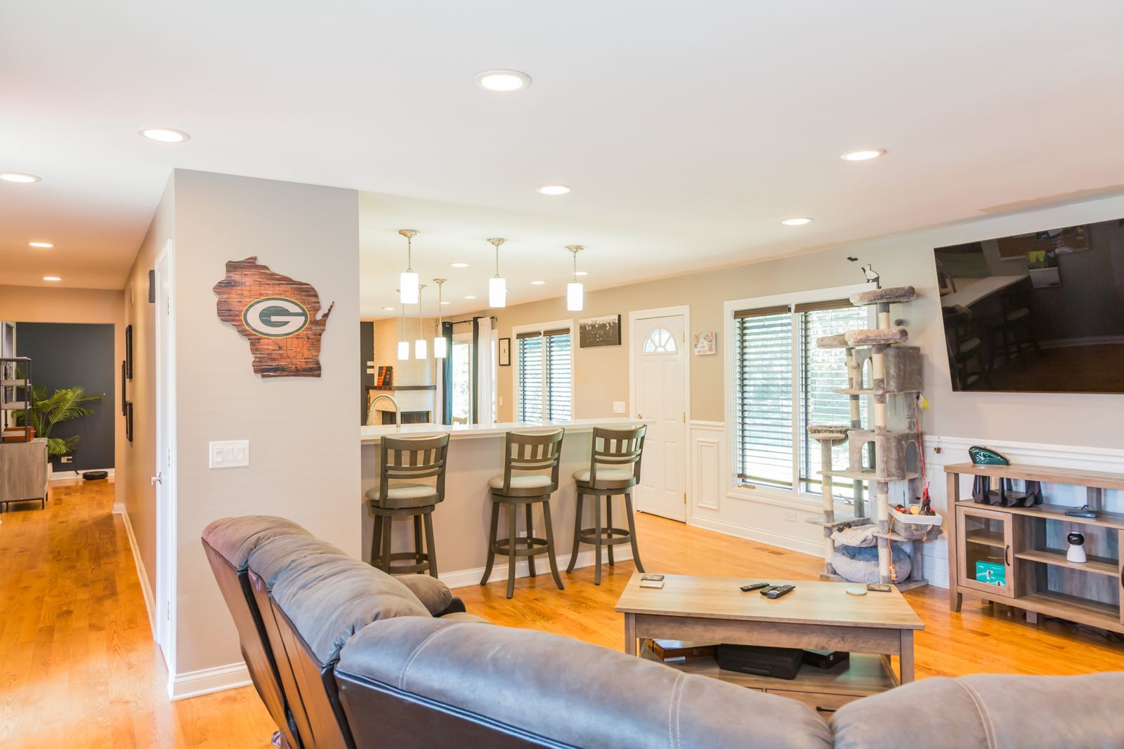 38W530 HOPPS Road, Elgin, IL 60124