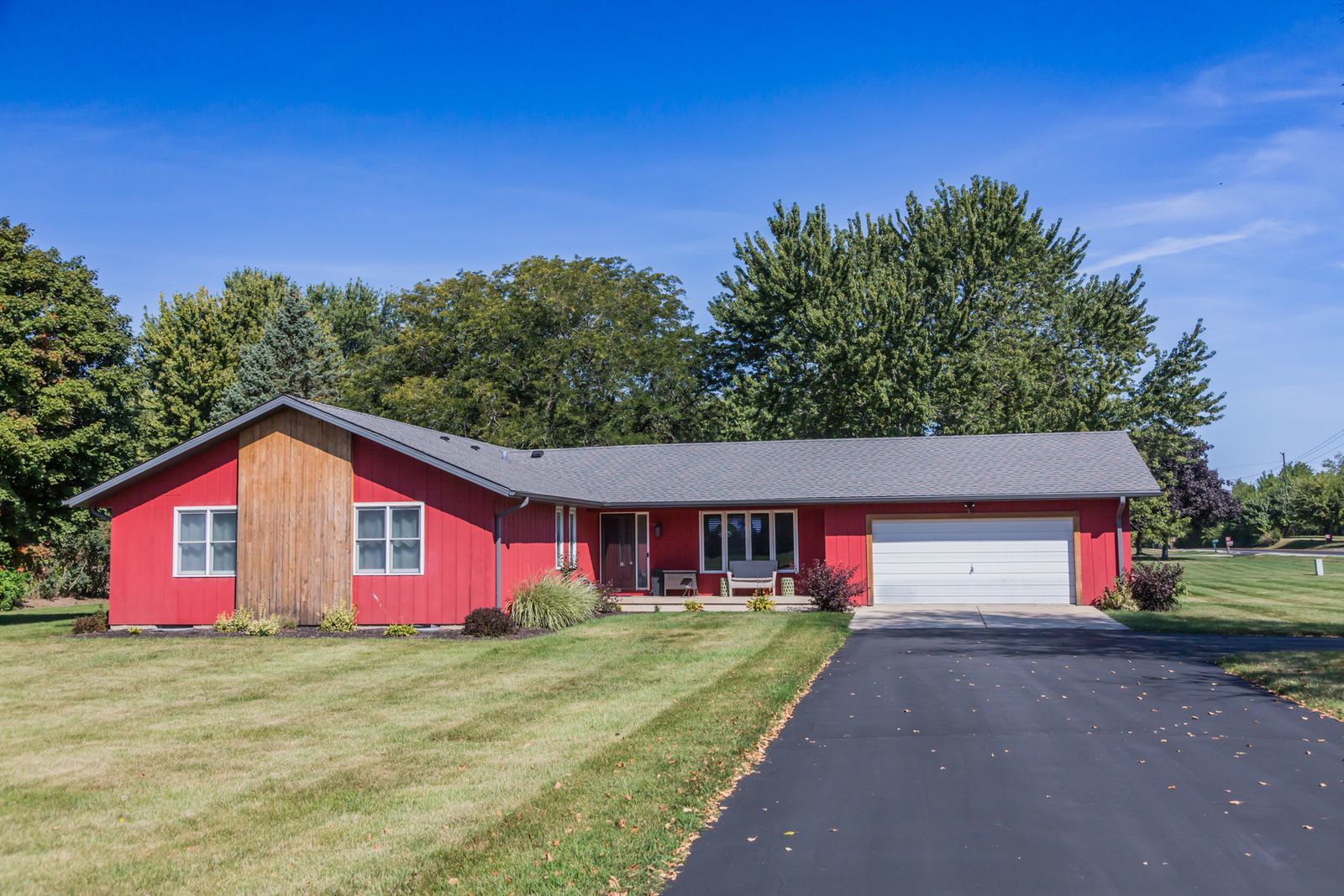 38W530 HOPPS Road, Elgin, IL 60124