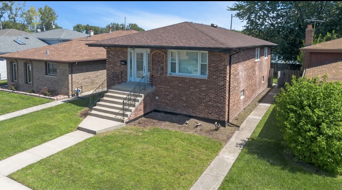 13921 S Manistee Avenue, Burnham, IL 60633