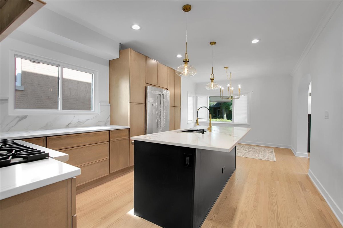 4500 W Thorndale Avenue, Chicago, IL 60646