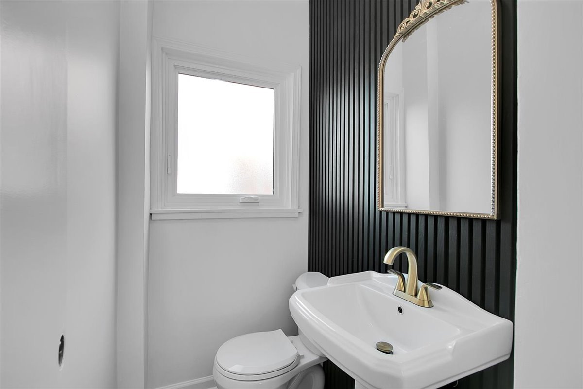 4500 W Thorndale Avenue, Chicago, IL 60646