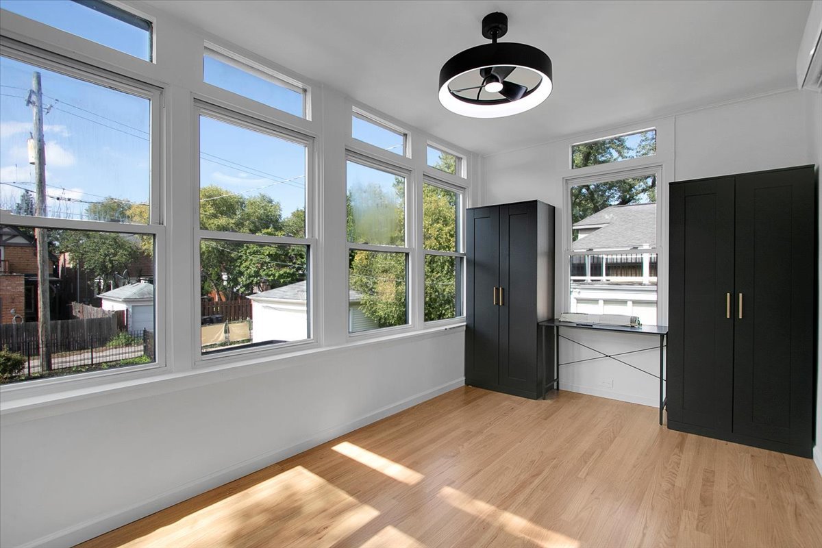 4500 W Thorndale Avenue, Chicago, IL 60646