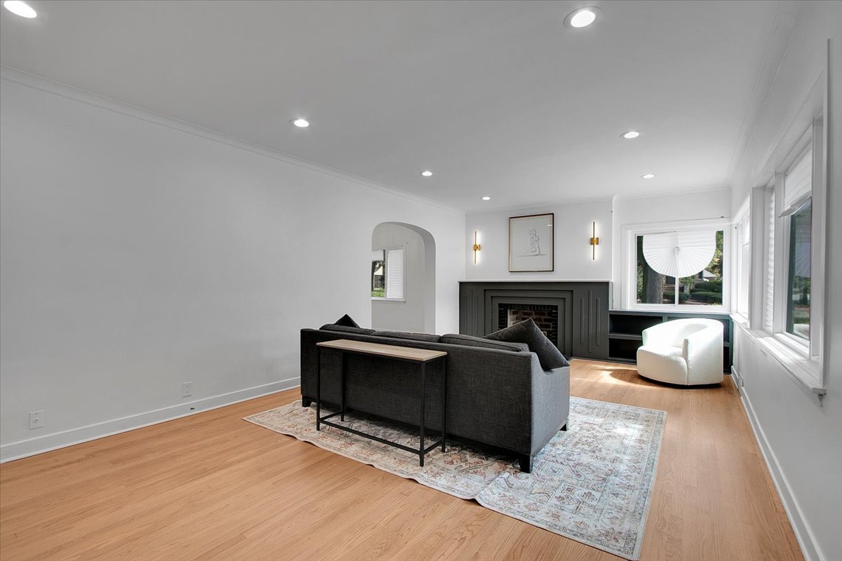 4500 W Thorndale Avenue, Chicago, IL 60646