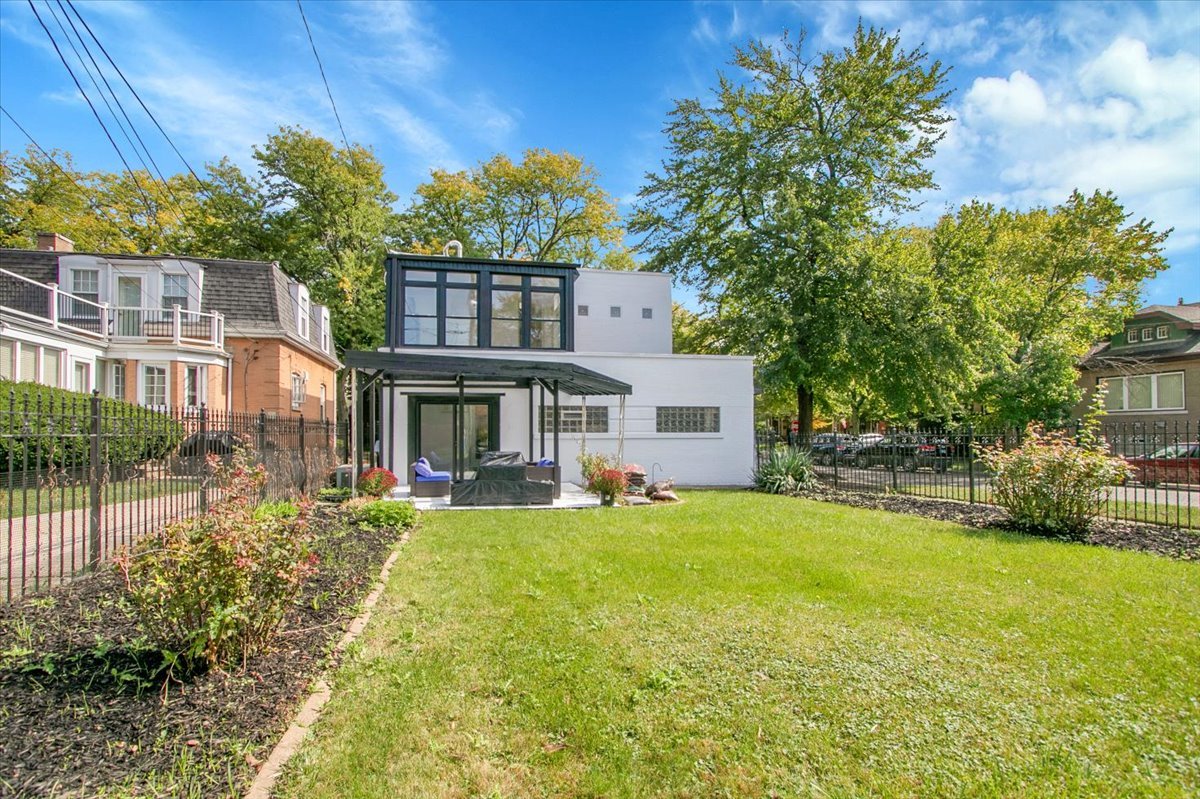 4500 W Thorndale Avenue, Chicago, IL 60646