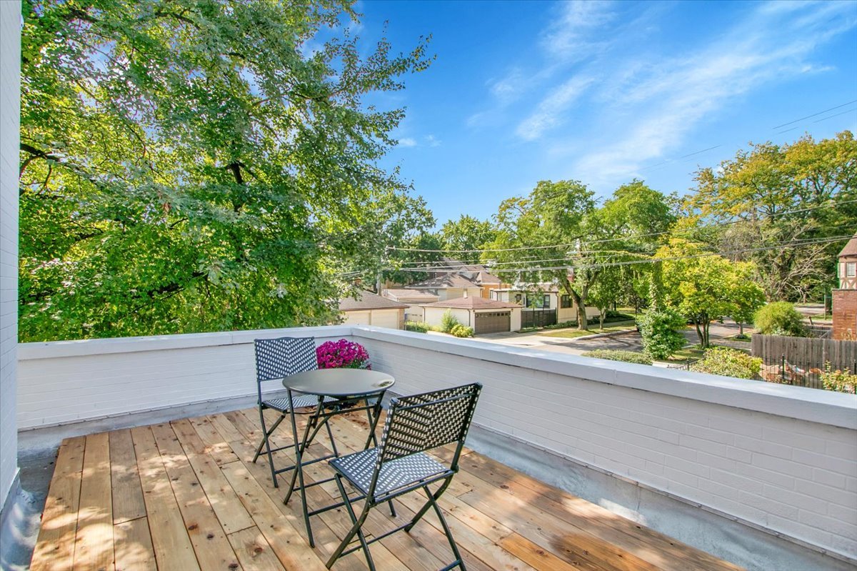 4500 W Thorndale Avenue, Chicago, IL 60646