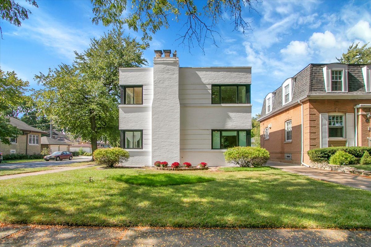 4500 W Thorndale Avenue, Chicago, IL 60646