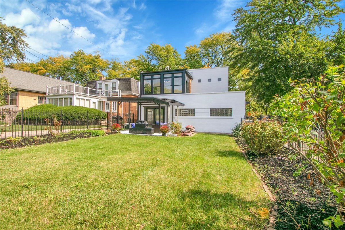 4500 W Thorndale Avenue, Chicago, IL 60646