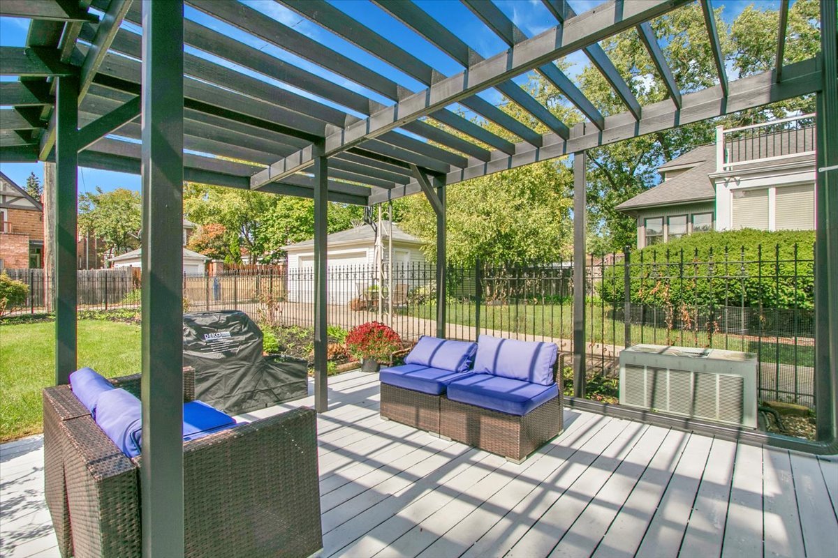 4500 W Thorndale Avenue, Chicago, IL 60646