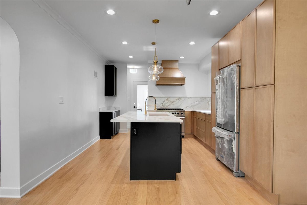 4500 W Thorndale Avenue, Chicago, IL 60646