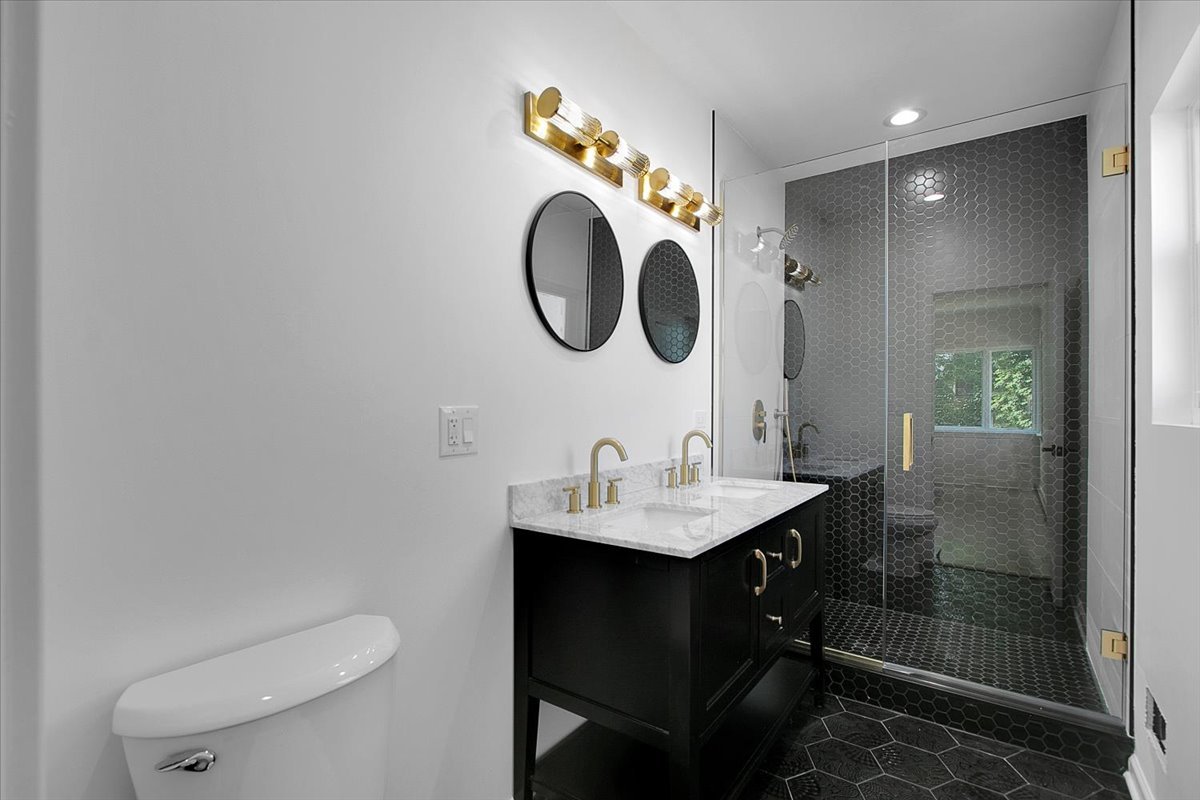 4500 W Thorndale Avenue, Chicago, IL 60646