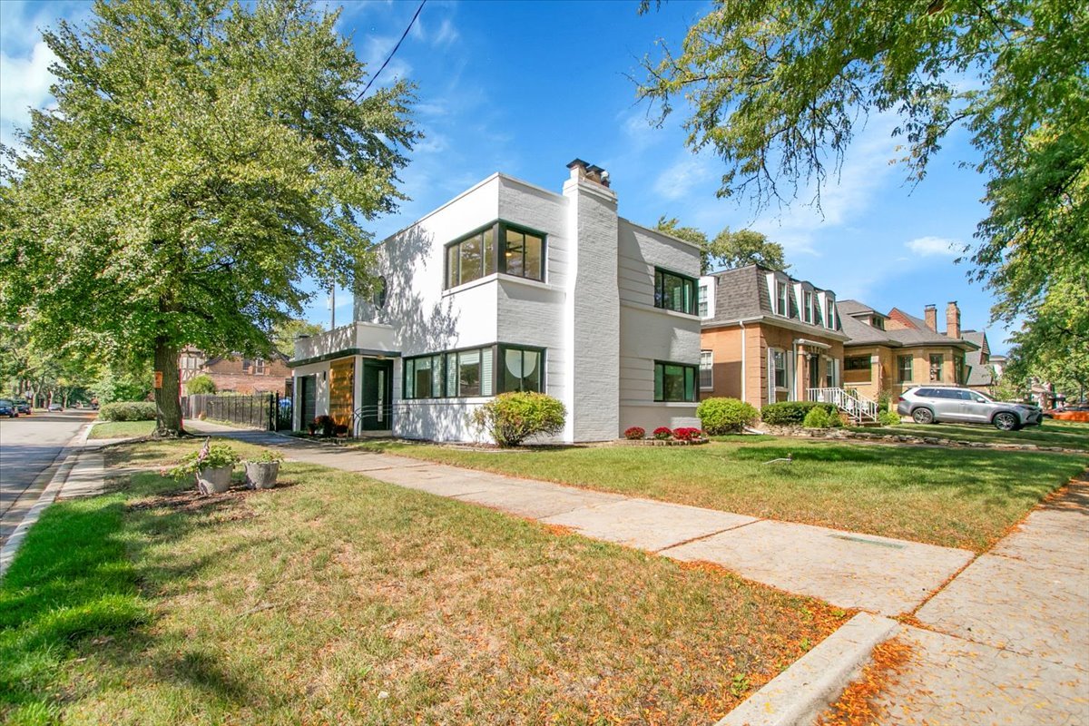 4500 W Thorndale Avenue, Chicago, IL 60646