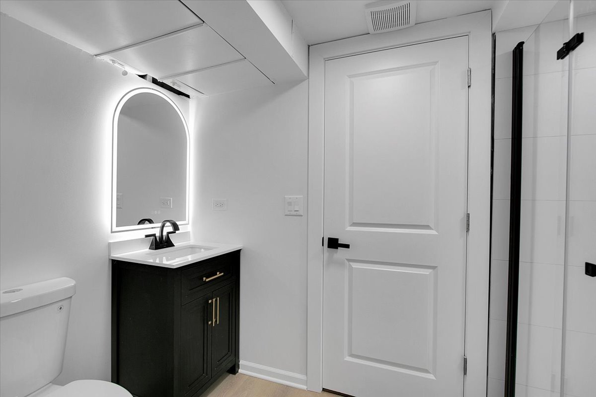 4500 W Thorndale Avenue, Chicago, IL 60646