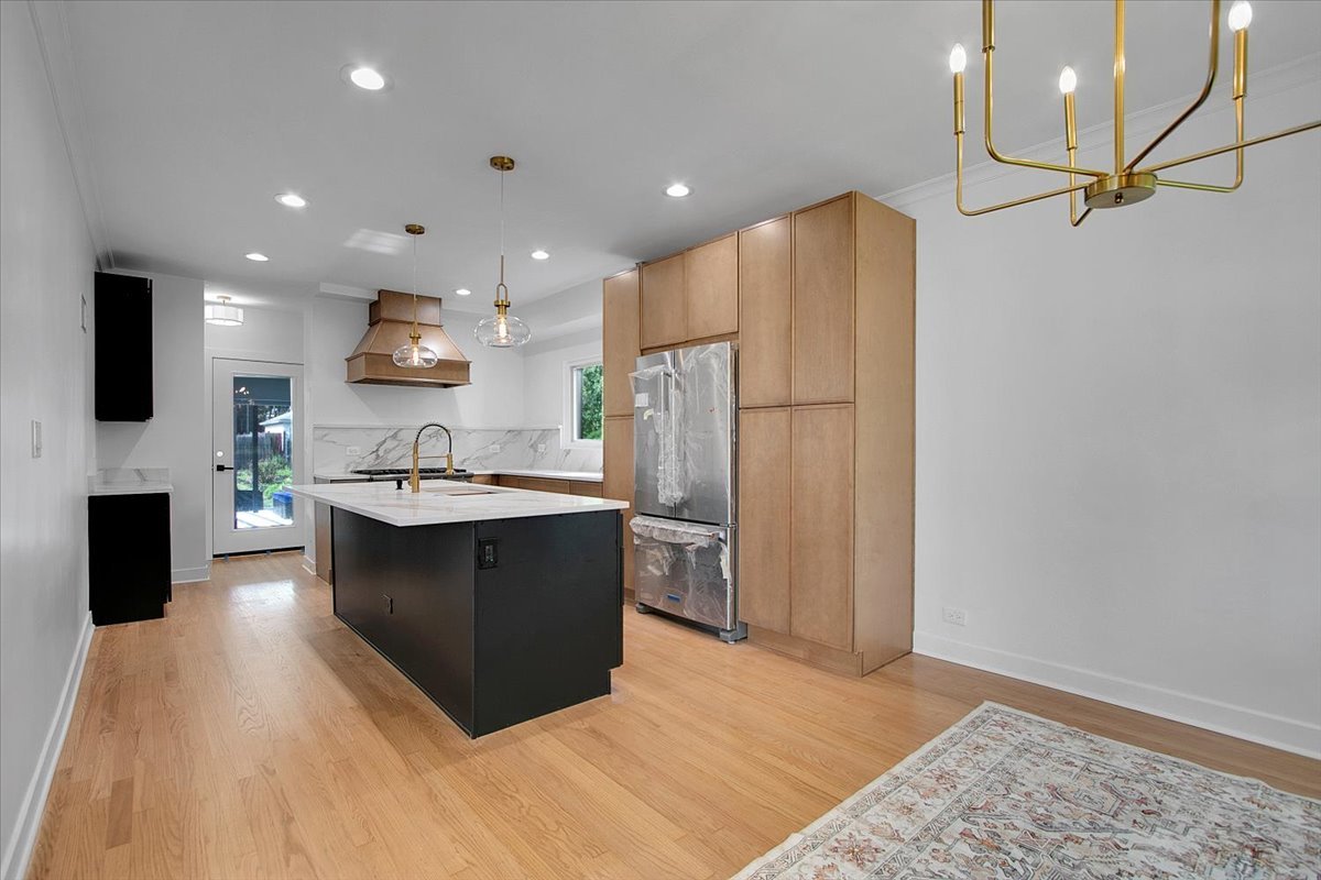 4500 W Thorndale Avenue, Chicago, IL 60646