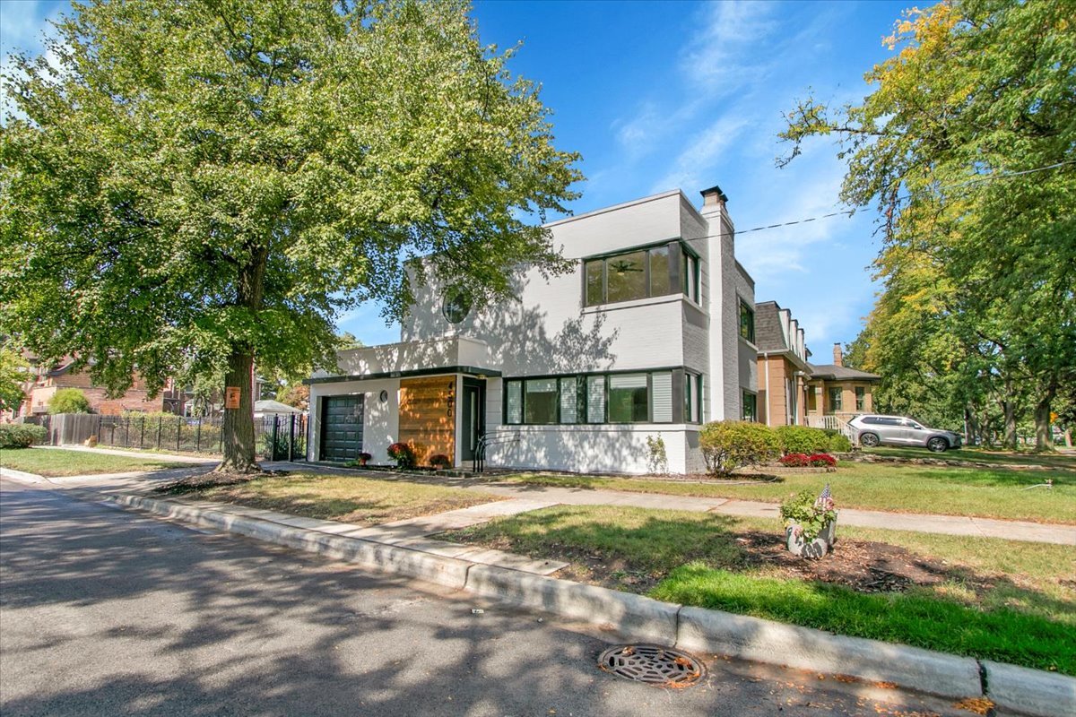 4500 W Thorndale Avenue, Chicago, IL 60646
