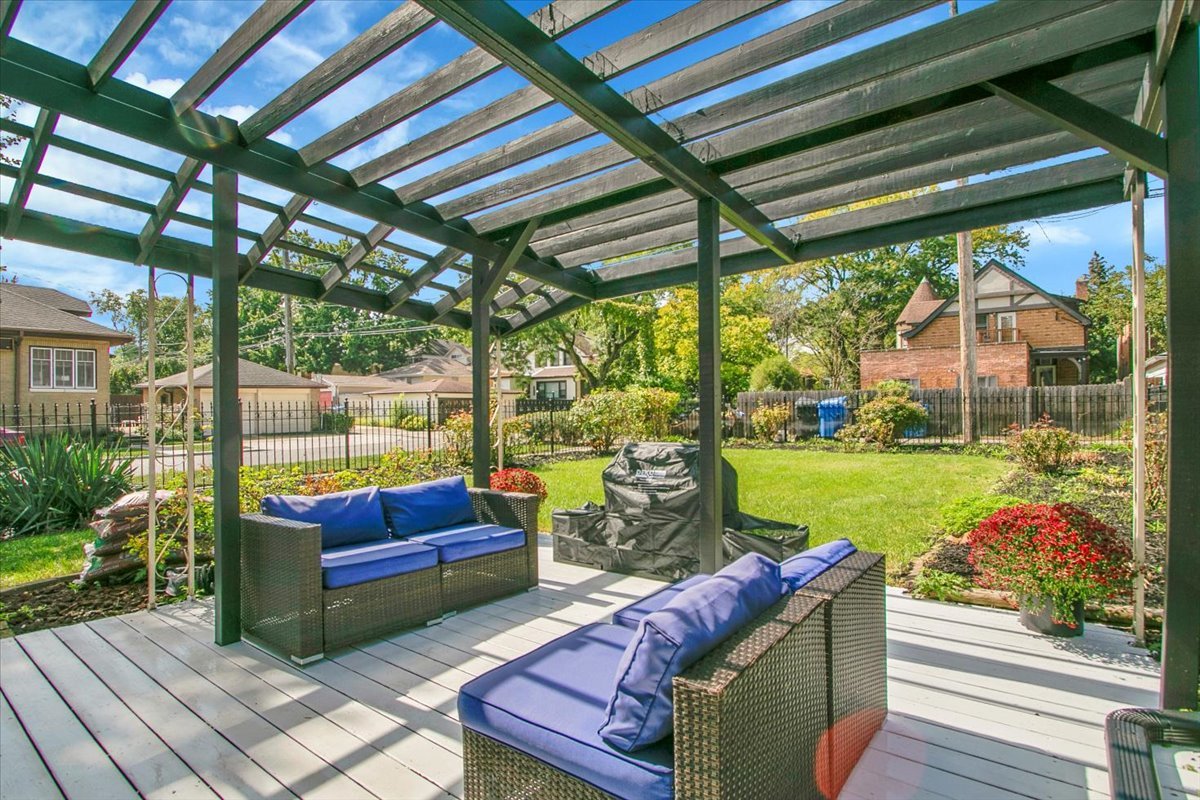 4500 W Thorndale Avenue, Chicago, IL 60646