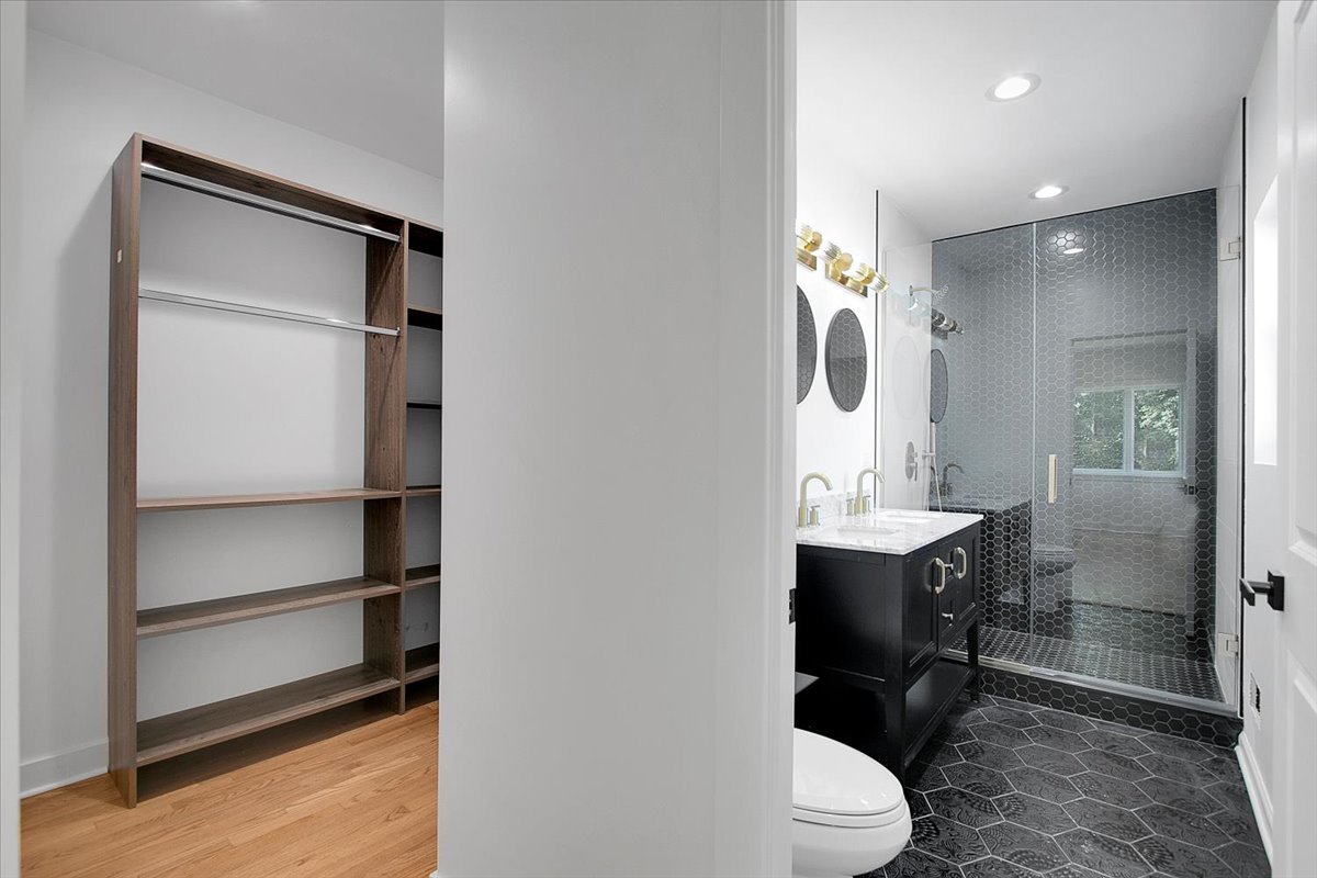 4500 W Thorndale Avenue, Chicago, IL 60646