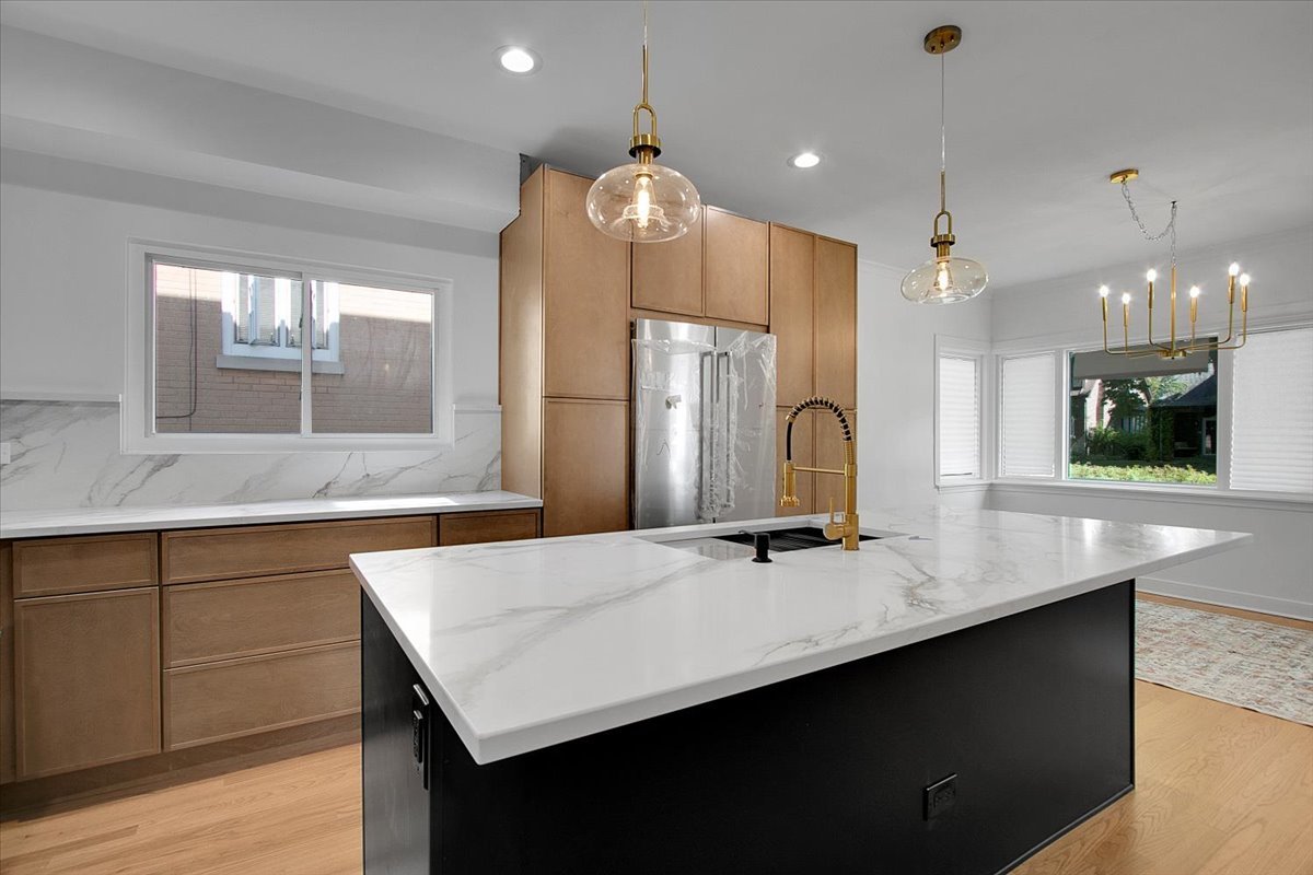 4500 W Thorndale Avenue, Chicago, IL 60646