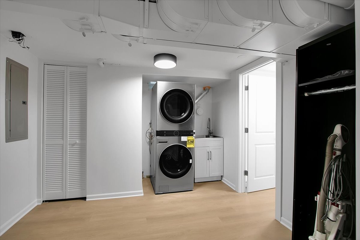 4500 W Thorndale Avenue, Chicago, IL 60646