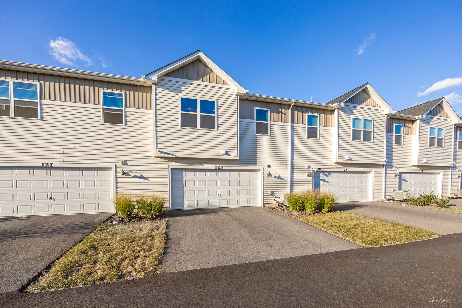 123 Kingsport Drive, South Elgin, IL 60177