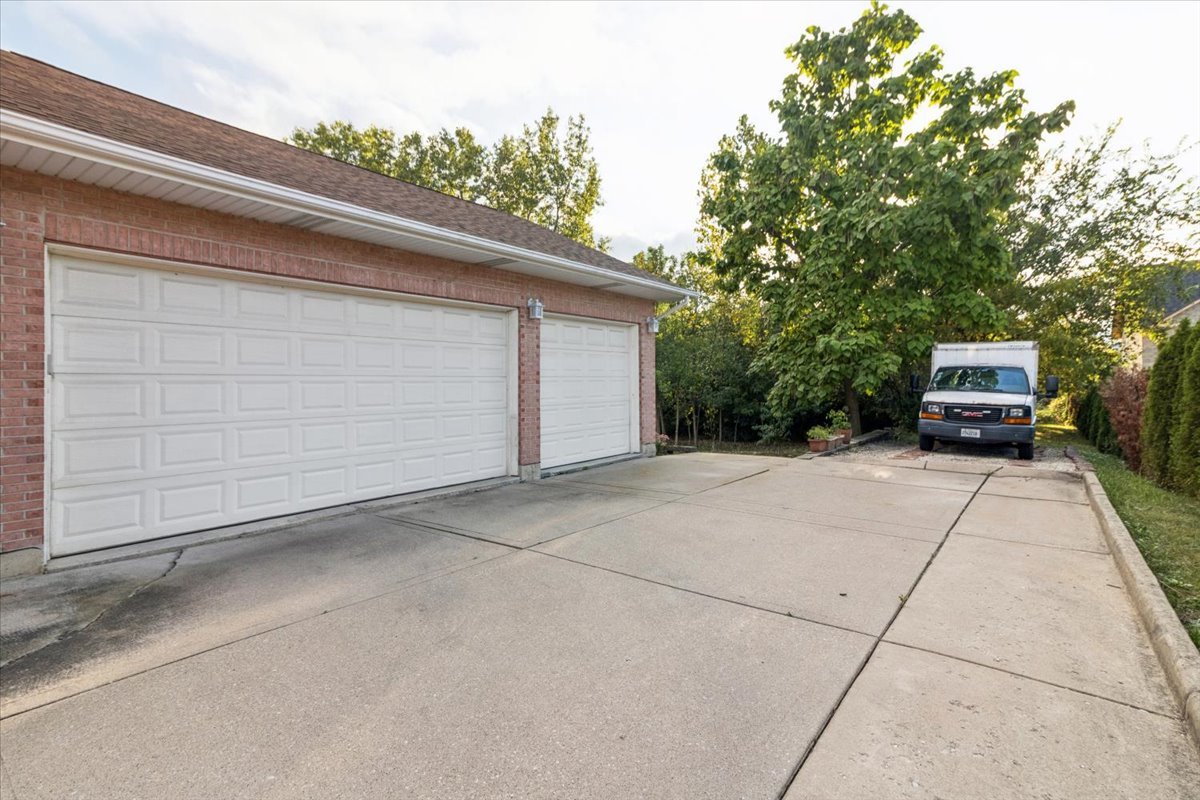 238 HILLCREST Avenue, Addison, IL 60101