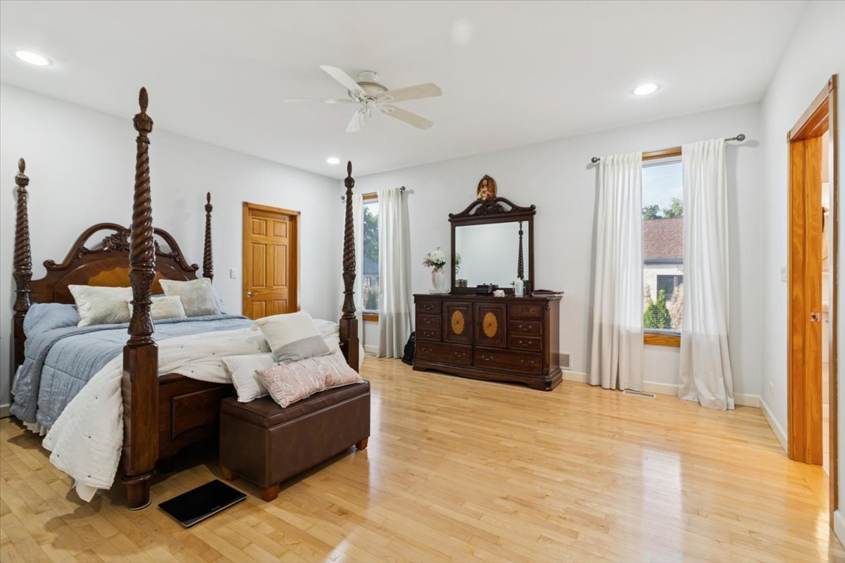 238 HILLCREST Avenue, Addison, IL 60101