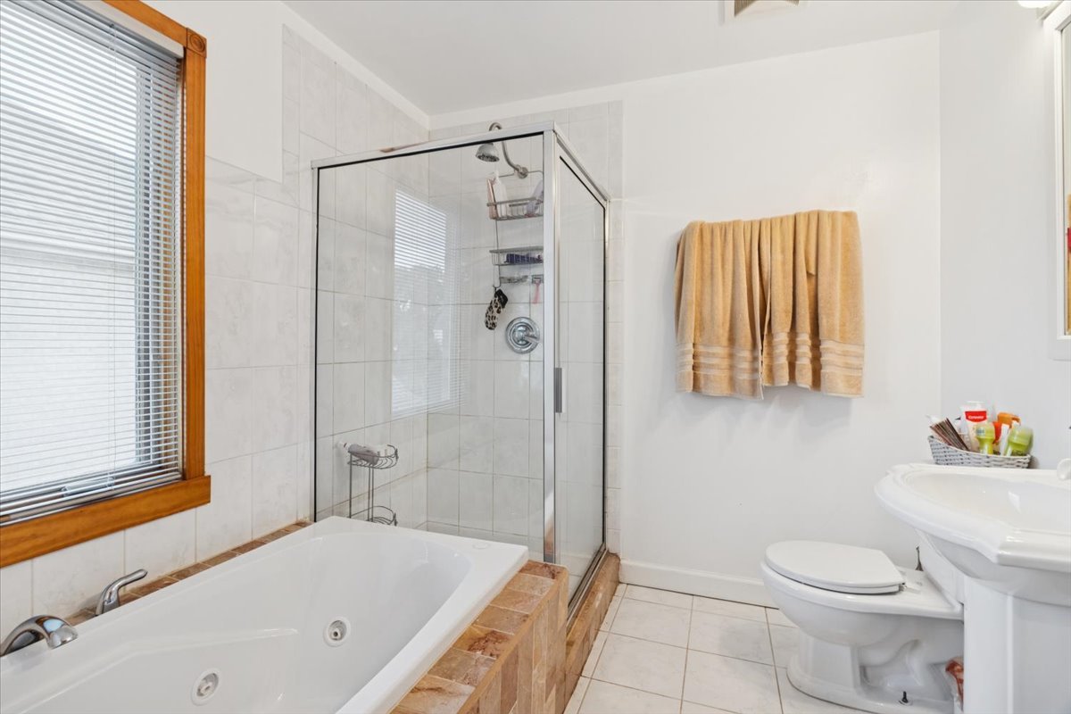 238 HILLCREST Avenue, Addison, IL 60101