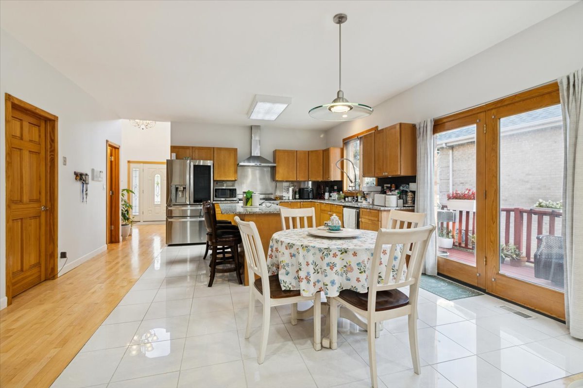 238 HILLCREST Avenue, Addison, IL 60101