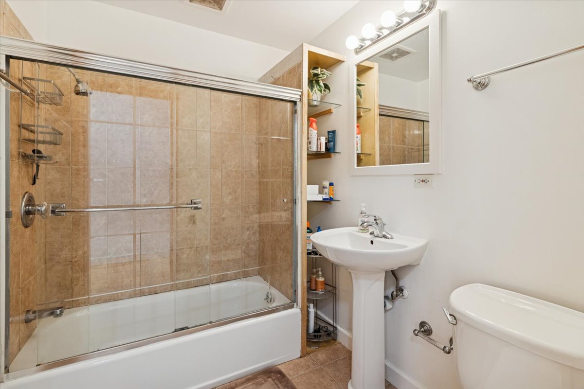 238 HILLCREST Avenue, Addison, IL 60101