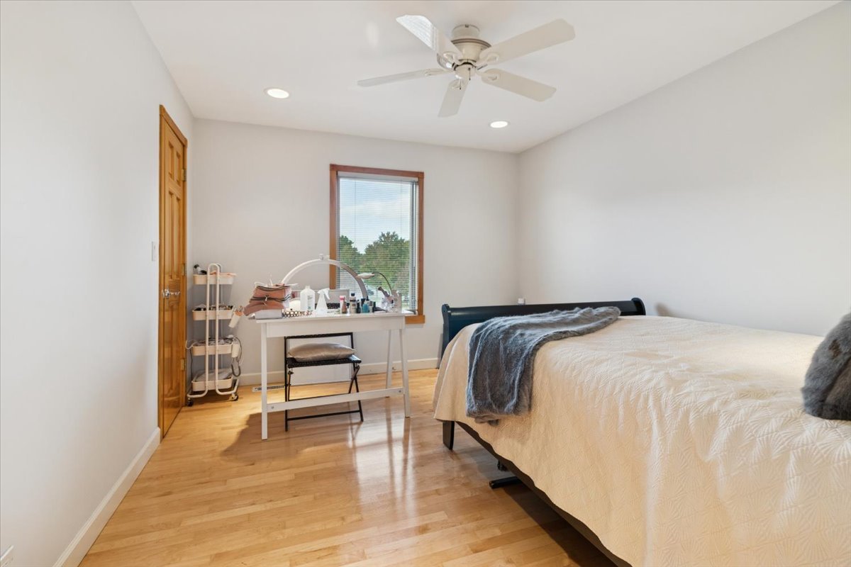 238 HILLCREST Avenue, Addison, IL 60101