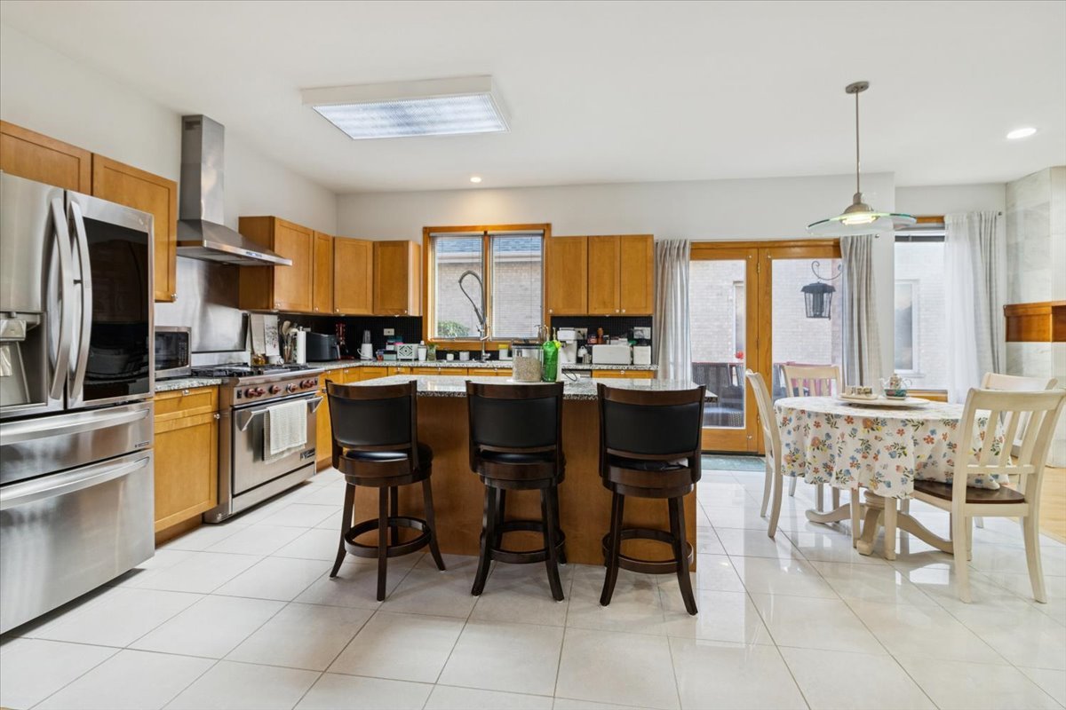 238 HILLCREST Avenue, Addison, IL 60101