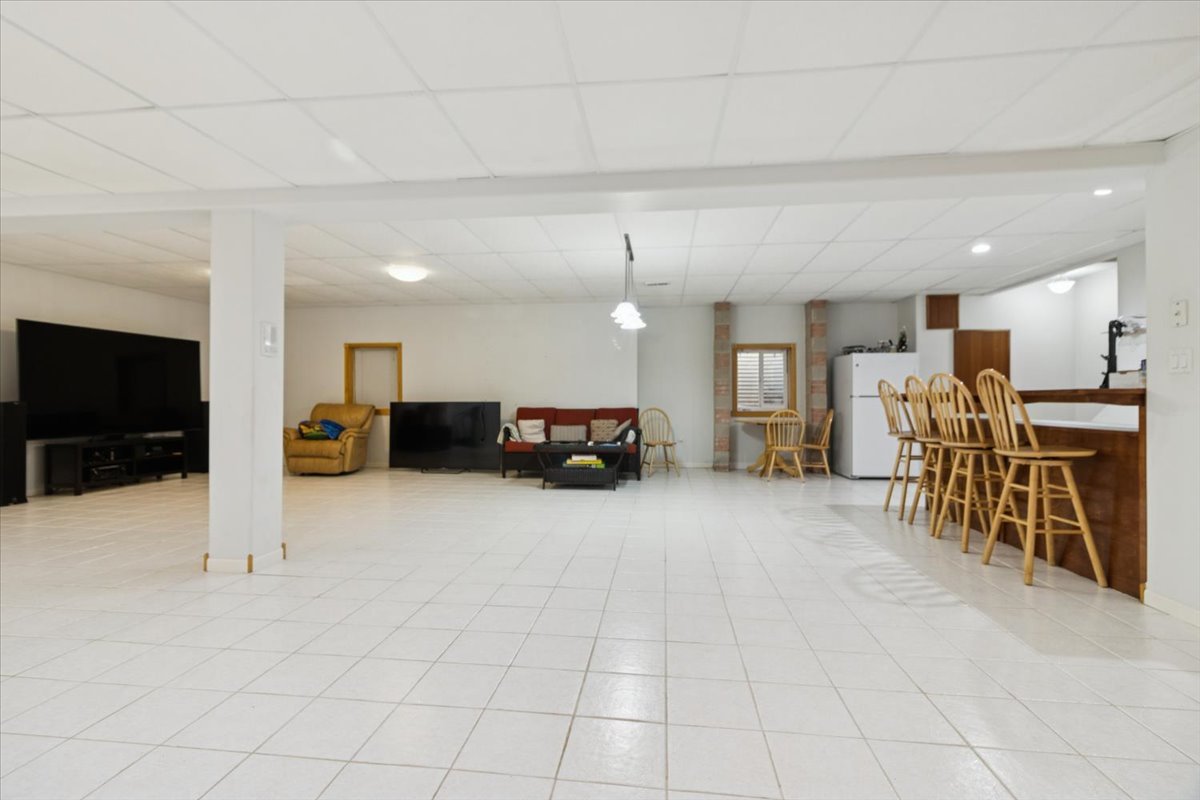 238 HILLCREST Avenue, Addison, IL 60101