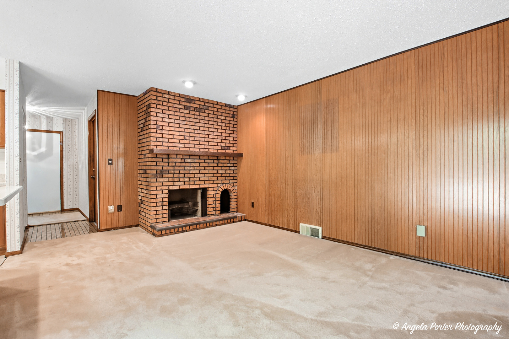 578 Pine Grove Avenue, Gurnee, IL 60031