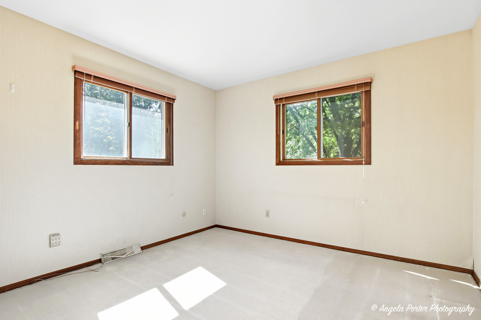 578 Pine Grove Avenue, Gurnee, IL 60031