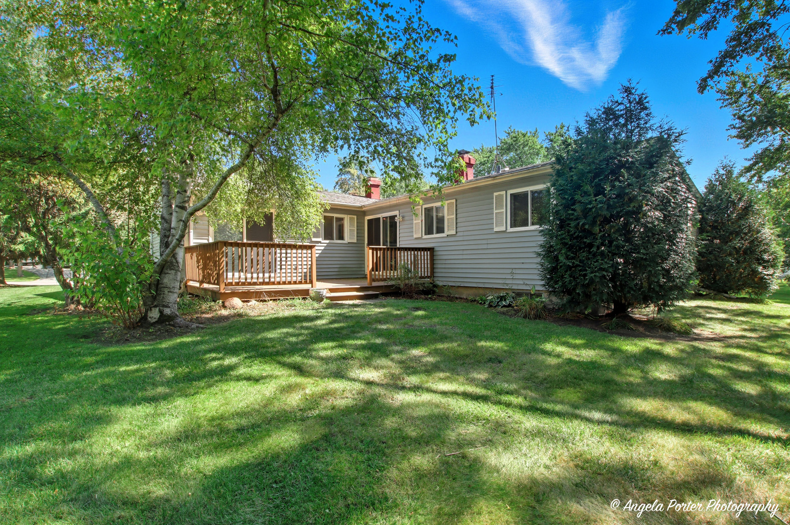 578 Pine Grove Avenue, Gurnee, IL 60031