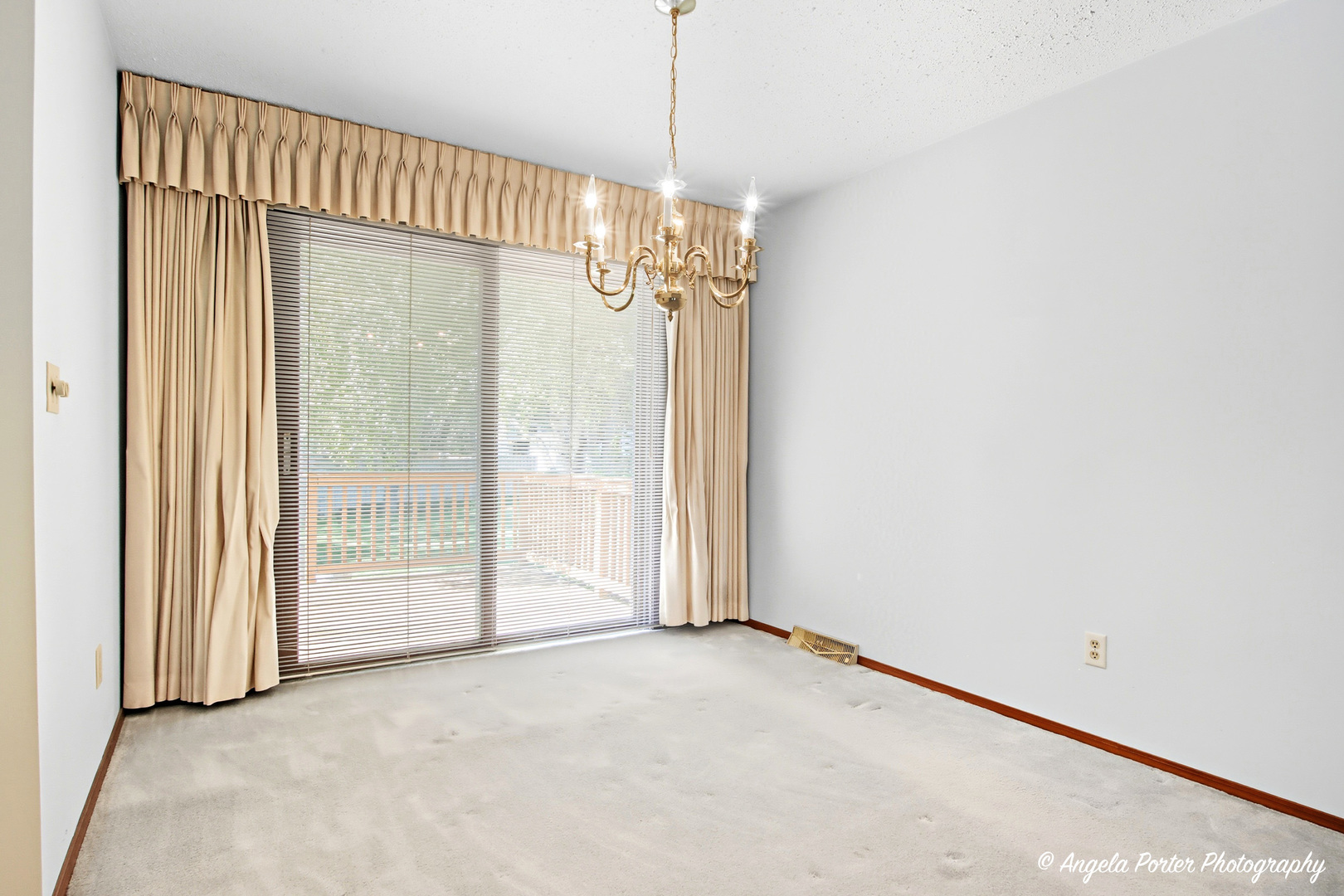 578 Pine Grove Avenue, Gurnee, IL 60031