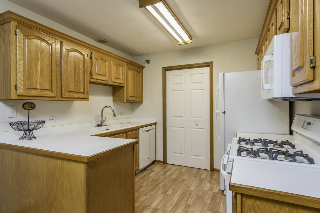 1677 W Beach Road #1677, Waukegan, IL 60087