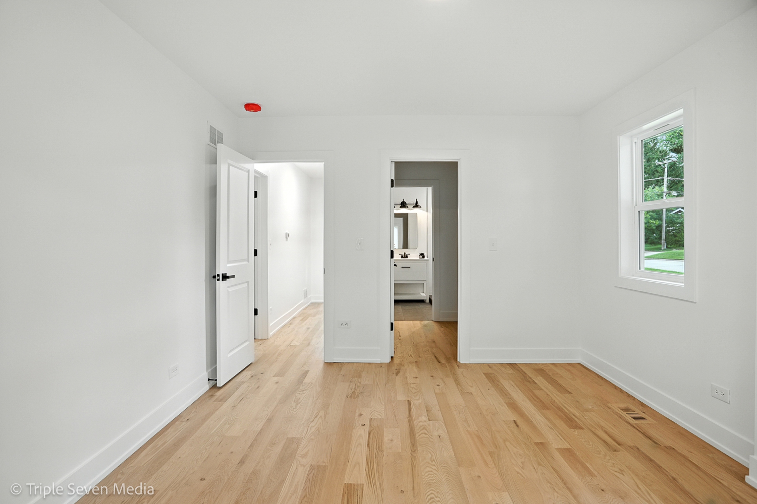 302 S Washington Street, Westmont, IL 60559