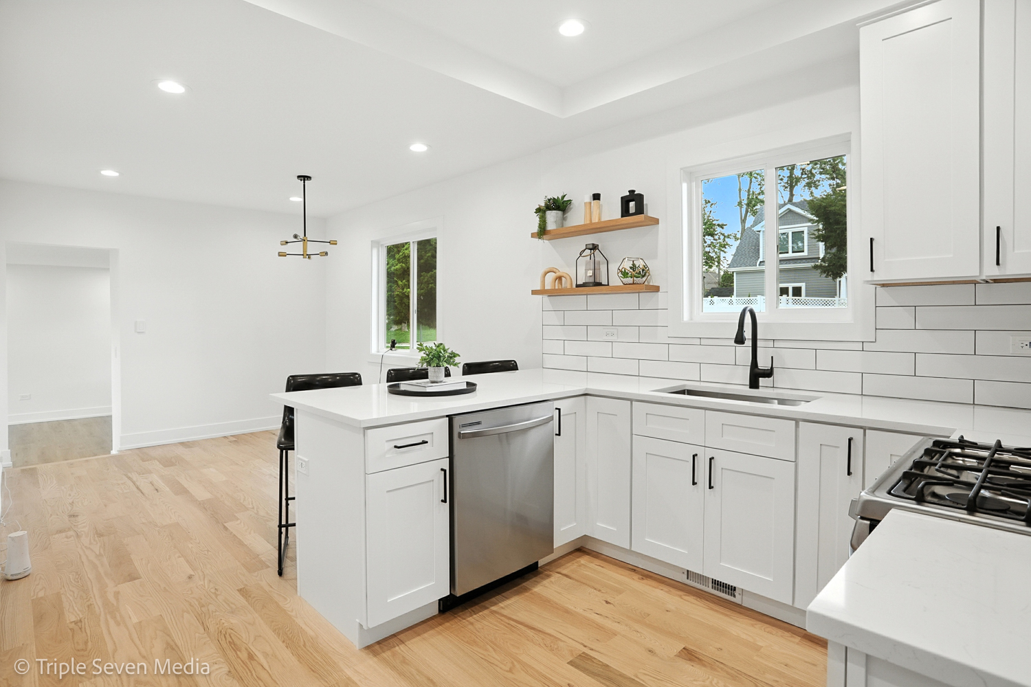 302 S Washington Street, Westmont, IL 60559