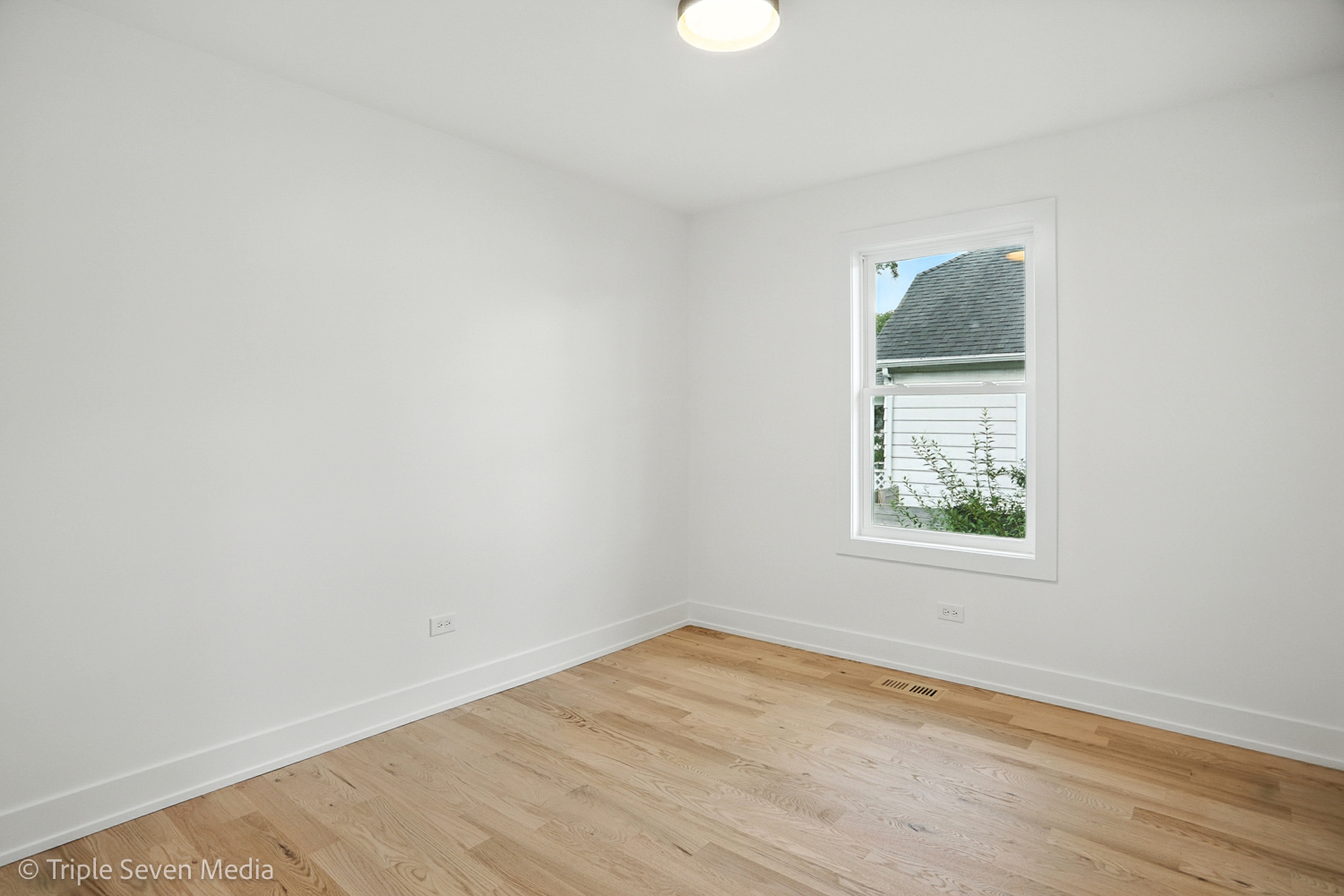 302 S Washington Street, Westmont, IL 60559