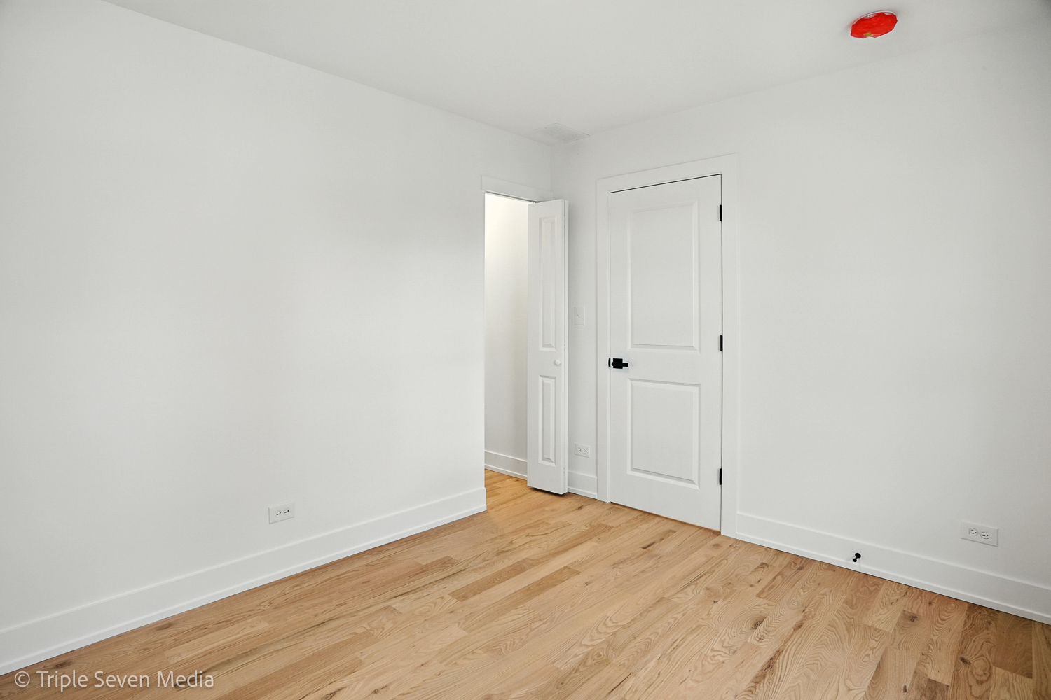 302 S Washington Street, Westmont, IL 60559