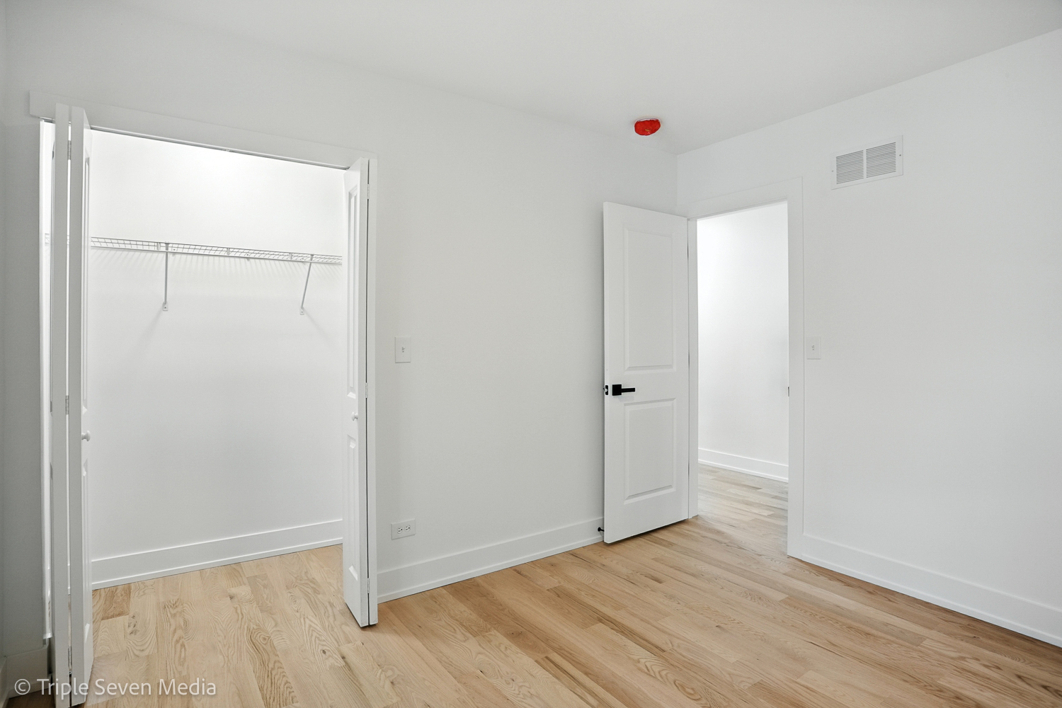 302 S Washington Street, Westmont, IL 60559