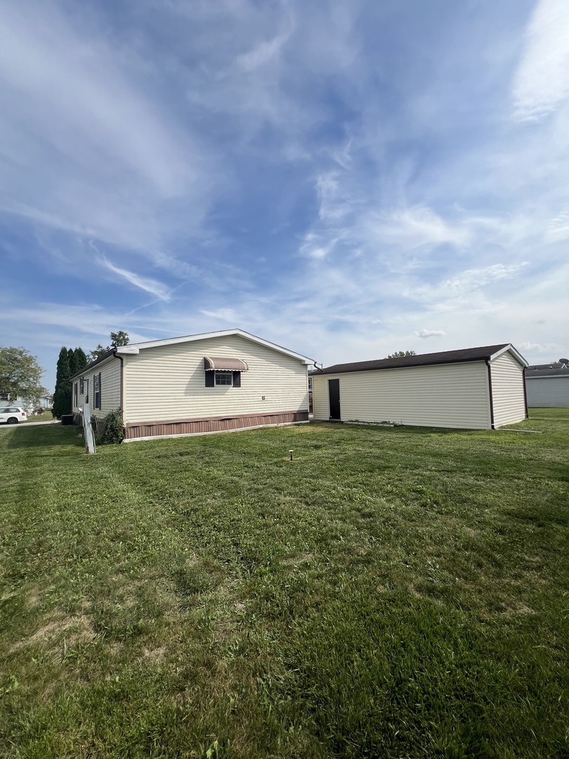 10 Swallow Lane, Beecher, IL 60401