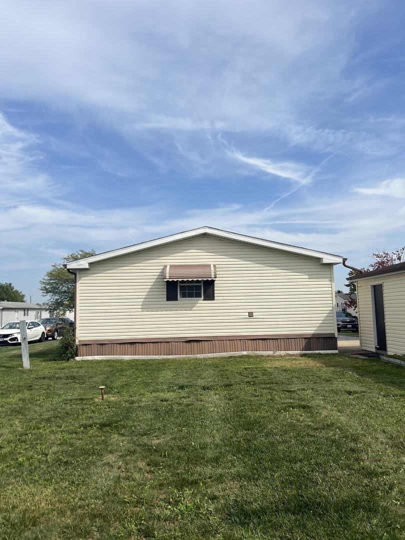 10 Swallow Lane, Beecher, IL 60401