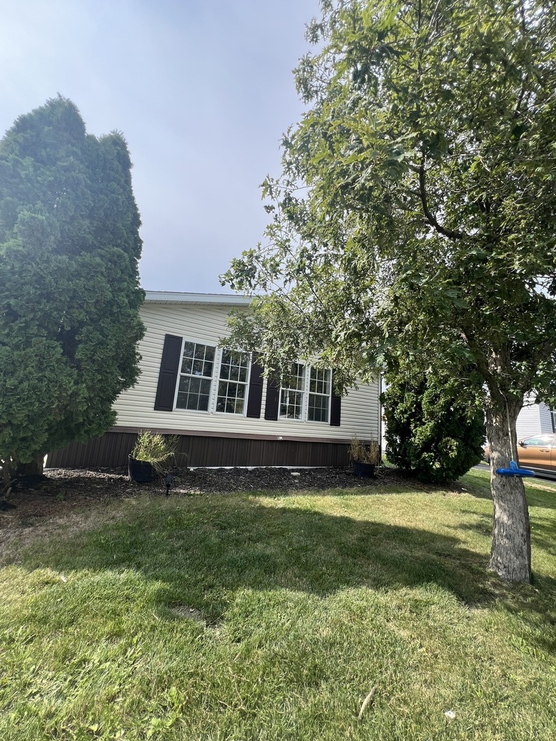 10 Swallow Lane, Beecher, IL 60401