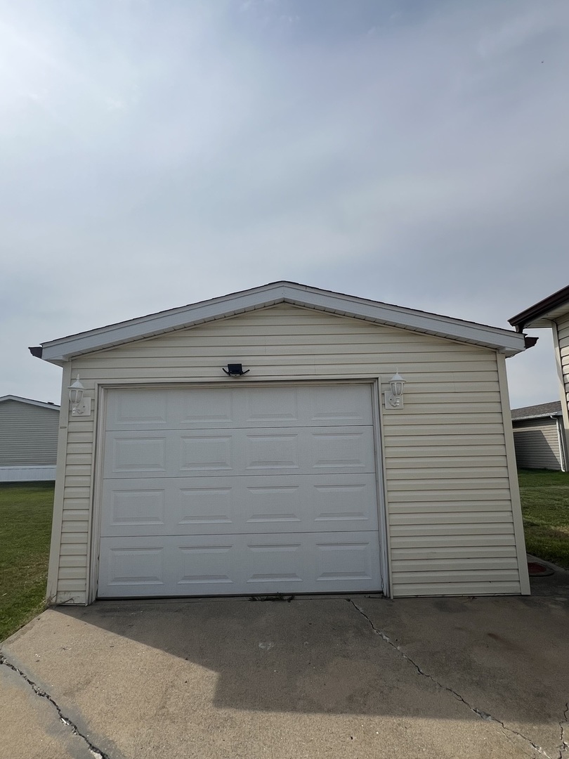 10 Swallow Lane, Beecher, IL 60401