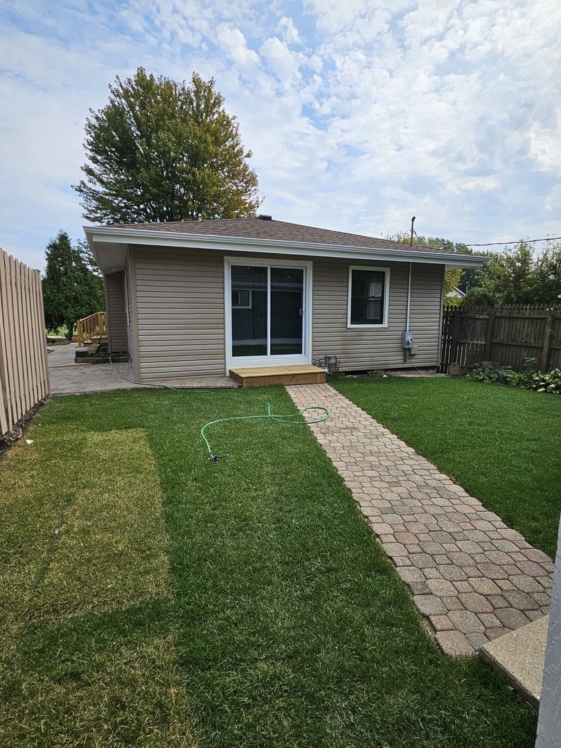 1614 North Avenue, Round Lake Beach, IL 60073