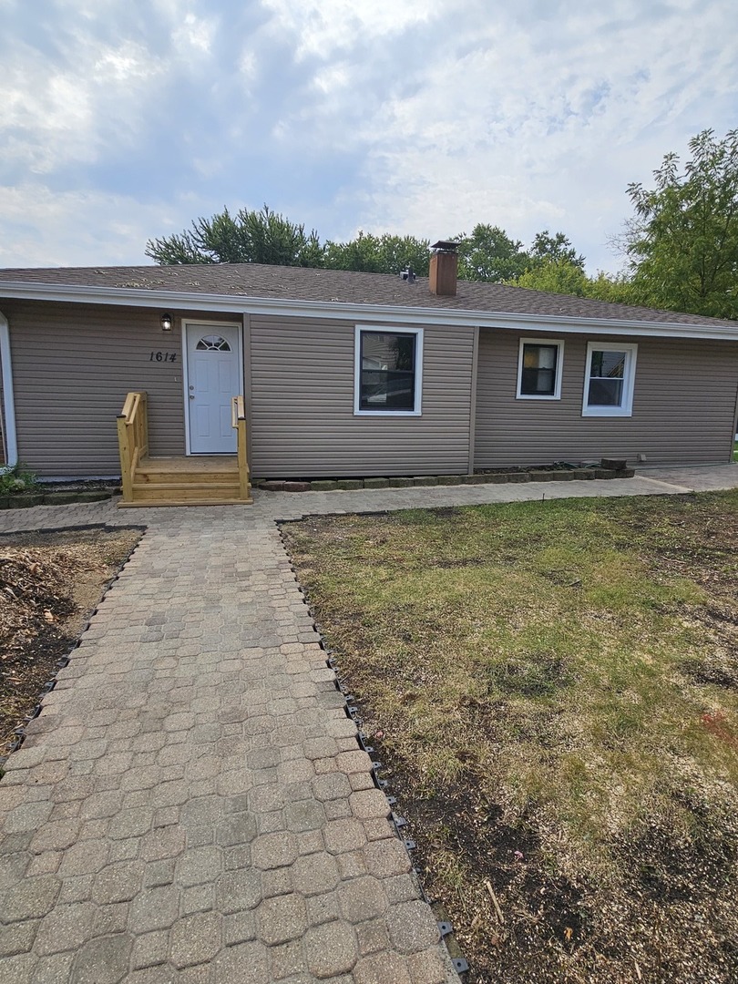 1614 North Avenue, Round Lake Beach, IL 60073