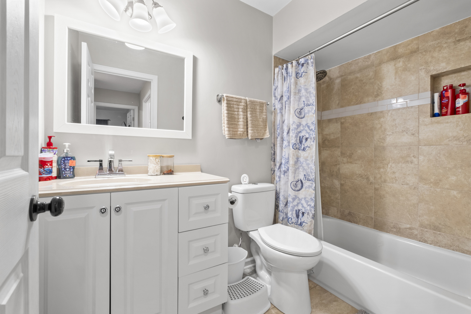 1225 Court C Avenue, Hanover Park, IL 60133